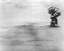 https://upload.wikimedia.org/wikipedia/commons/thumb/f/f7/Yamato_battleship_explosion.jpg/220px-Yamato_battleship_explosion.jpg